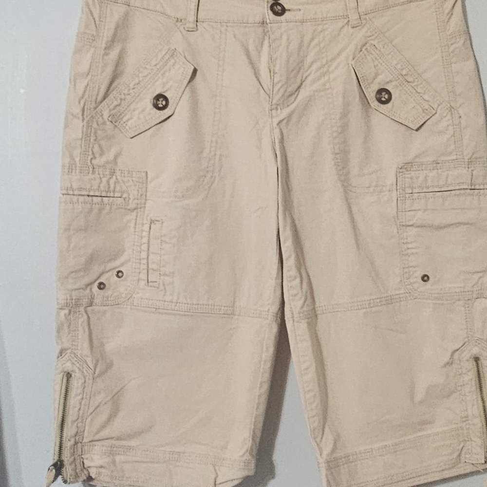 Apt 9 Cropped Cargo Style in Size 6